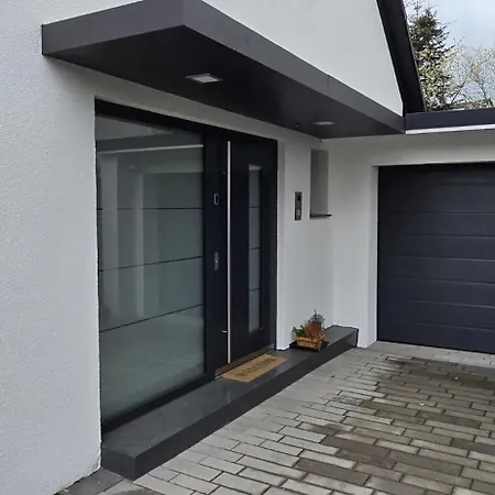 Duesseldorf Ratingen Naehe Messe Flughafen Uni Essen *