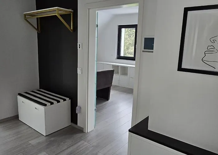 Duesseldorf Ratingen Naehe Messe Flughafen Uni Essen *