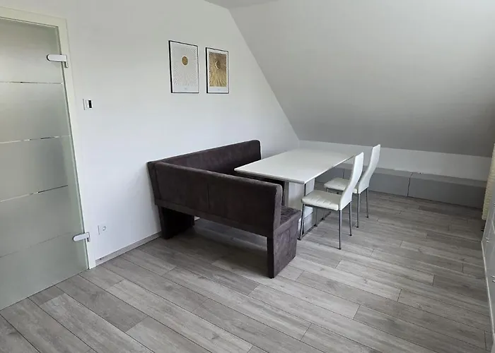 Duesseldorf Ratingen Naehe Messe Flughafen Uni Essen