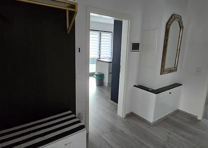 Duesseldorf Ratingen Naehe Messe Flughafen Uni Essen Mintard