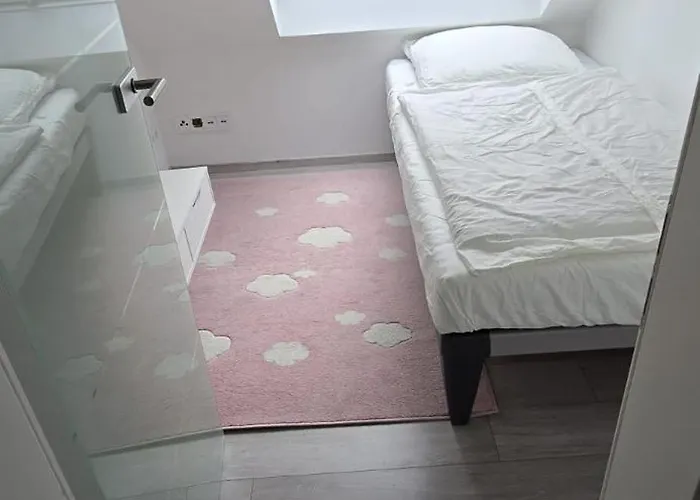 Duesseldorf Ratingen Naehe Messe Flughafen Uni Essen *